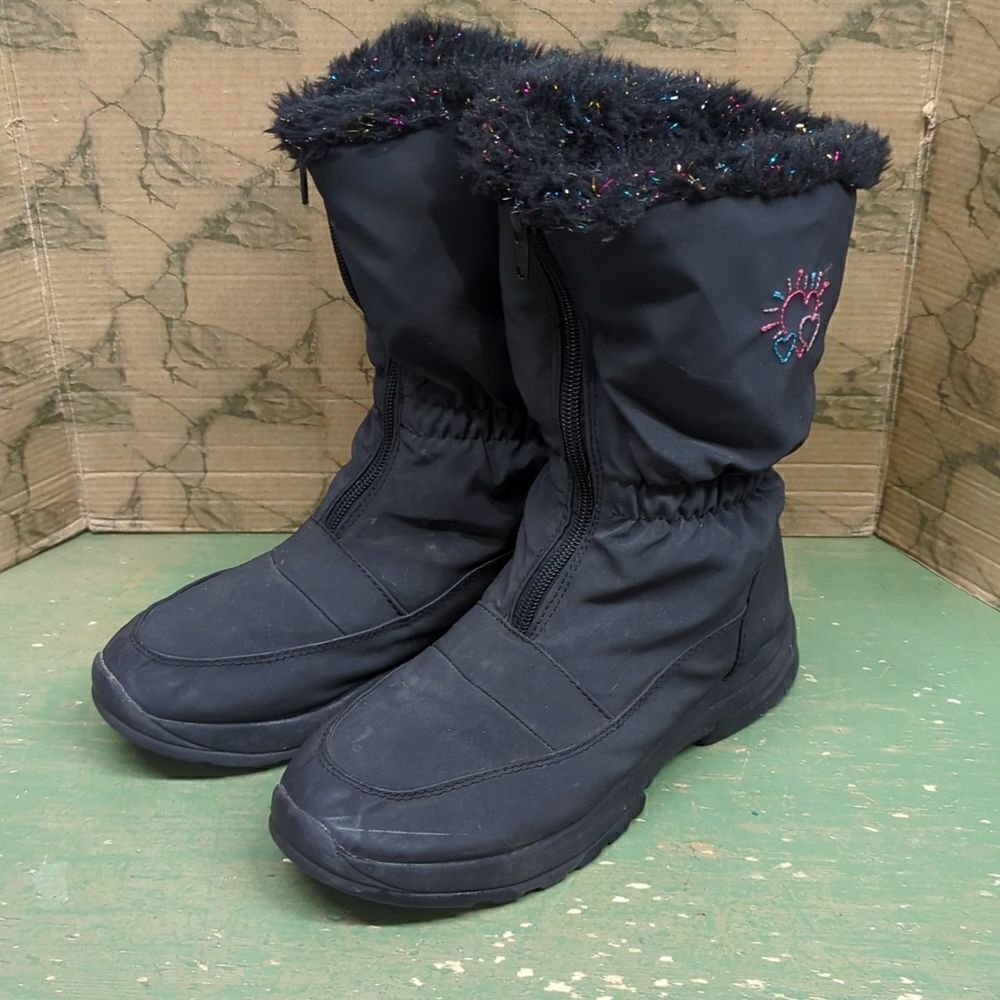 Circo Hearts Snow Boot Youth Size  (Black)‎